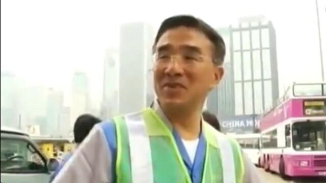 香港富豪田北辰体验扫街工作2小时已经腰酸骨痛但工资不够吃饭