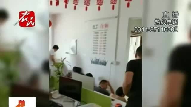 网店销售伪造印章,销量高达6万单,民警跨省破案,假章铺满一地