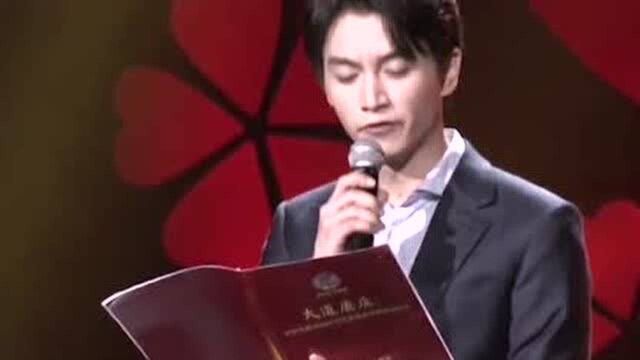 孟美岐张嘴模仿猫表情,倪妮采访时大夸曹郁导演,陈晓舞台朗诵诗词!