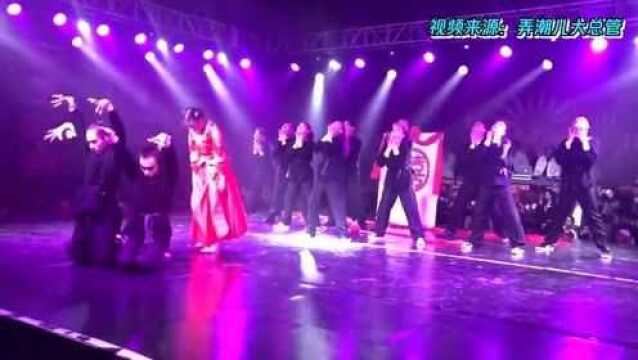 太震撼了!广西财经学院表演父亲卖女儿配阴婚,鸡皮疙瘩掉一地