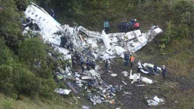 青岛空难:飞机降落时遭遇大雾,试图迫降却撞山坠毁,43人全部遇难