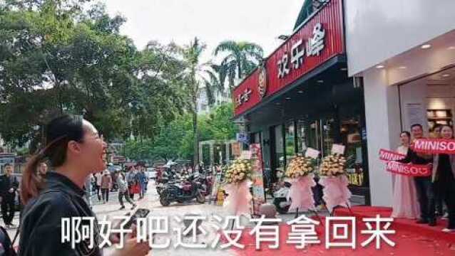 实拍:广西灵山县步行街新店铺开张,大家知道里面是卖什么吗