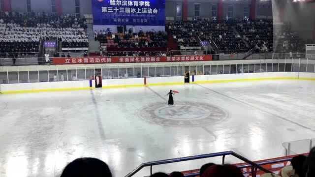 哈尔滨体育学院惊现冰上运动会舞,花样滑冰遇上古风,简直太完美了!