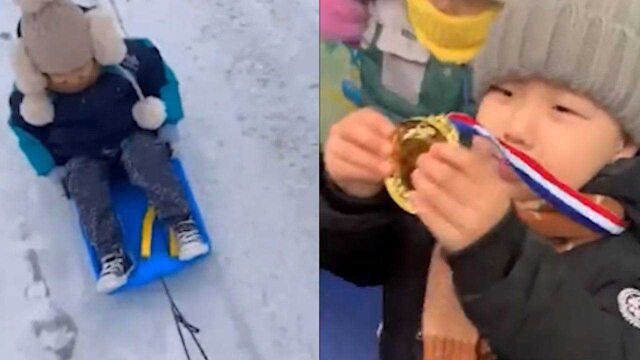 圆满!萌娃冒大雪坐雪橇上学,终于如愿获得了幼儿园的全勤小奖状