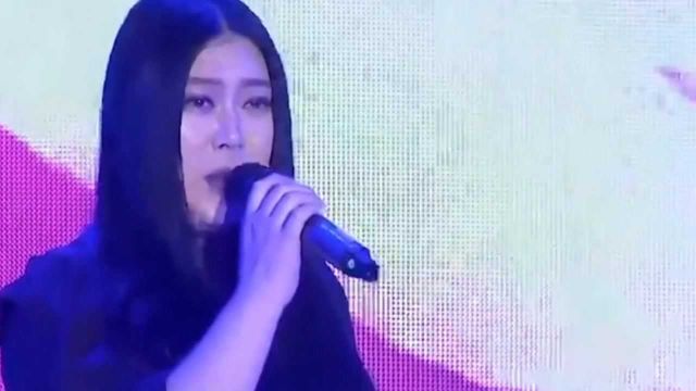 西单女孩演唱歌曲《天使的翅膀》,时隔多年,依旧感人