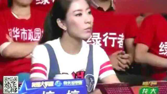 农村姑娘上台献唱,深情演唱《白发亲娘》,句句直戳评委泪点!