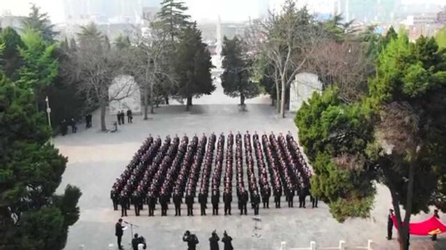 河南省公安厅260余名机关干部拜谒焦陵重温入党誓词