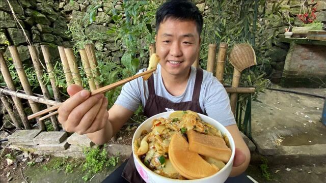 土豆片加上味道独特的木姜子炒,味道爽口下饭,又是干饭的一天