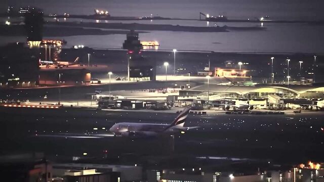 用索尼A7III夜间拍摄阿联酋航空A380客机从香港赤鱲角机场起飞!