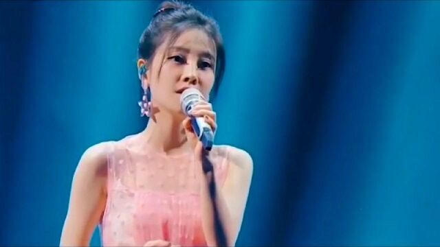 冯提莫演唱经典歌曲《空心》歌声伤感,唱出了多少人心里的故事