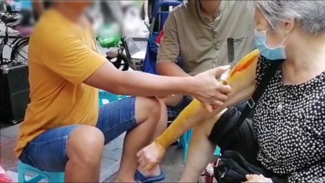 男子街头卖蛇酒治风湿,试验药效有模有样,医生支招识穿“猫腻”