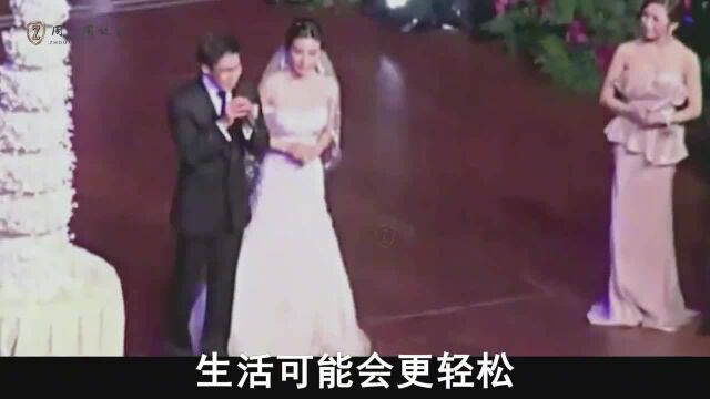 伏明霞:退役之后嫁给了梁锦松,豪门太太5年生3娃,如今怎样了!