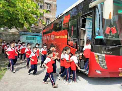 迎国庆 关爱青少年|广图红色流动图书馆进学校