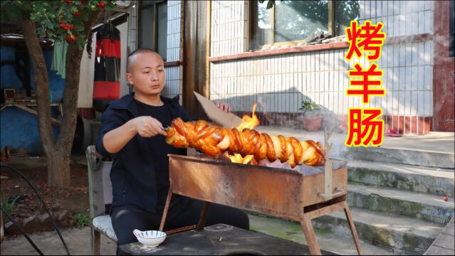 买10多斤羊肠子,大冬做特色美食“烤羊肠”,直接烤爆油