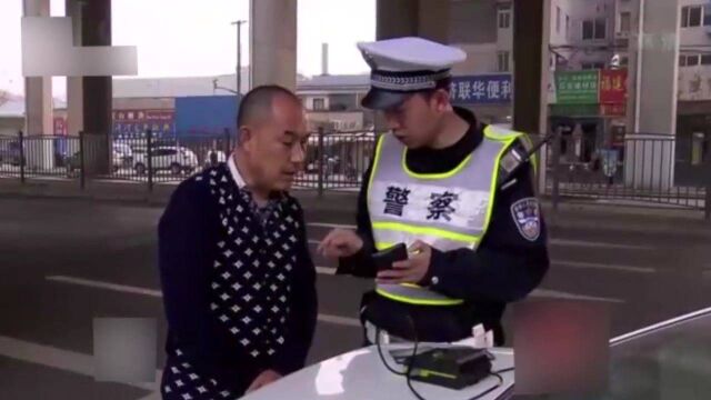 大妈坐车不绑安全带,面对交警劝解不置可否:我马上就到家了!