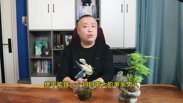 母子爱穿情侣装,惹得儿媳妇醋意大发,婆婆的理由实在可笑