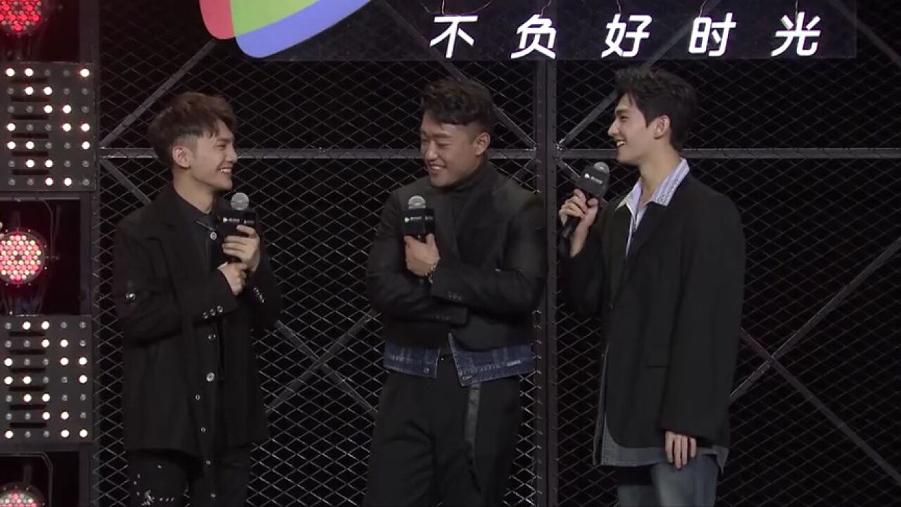 杨洋,蒋龙搞笑互动"我换吗"这句直接笑喷了