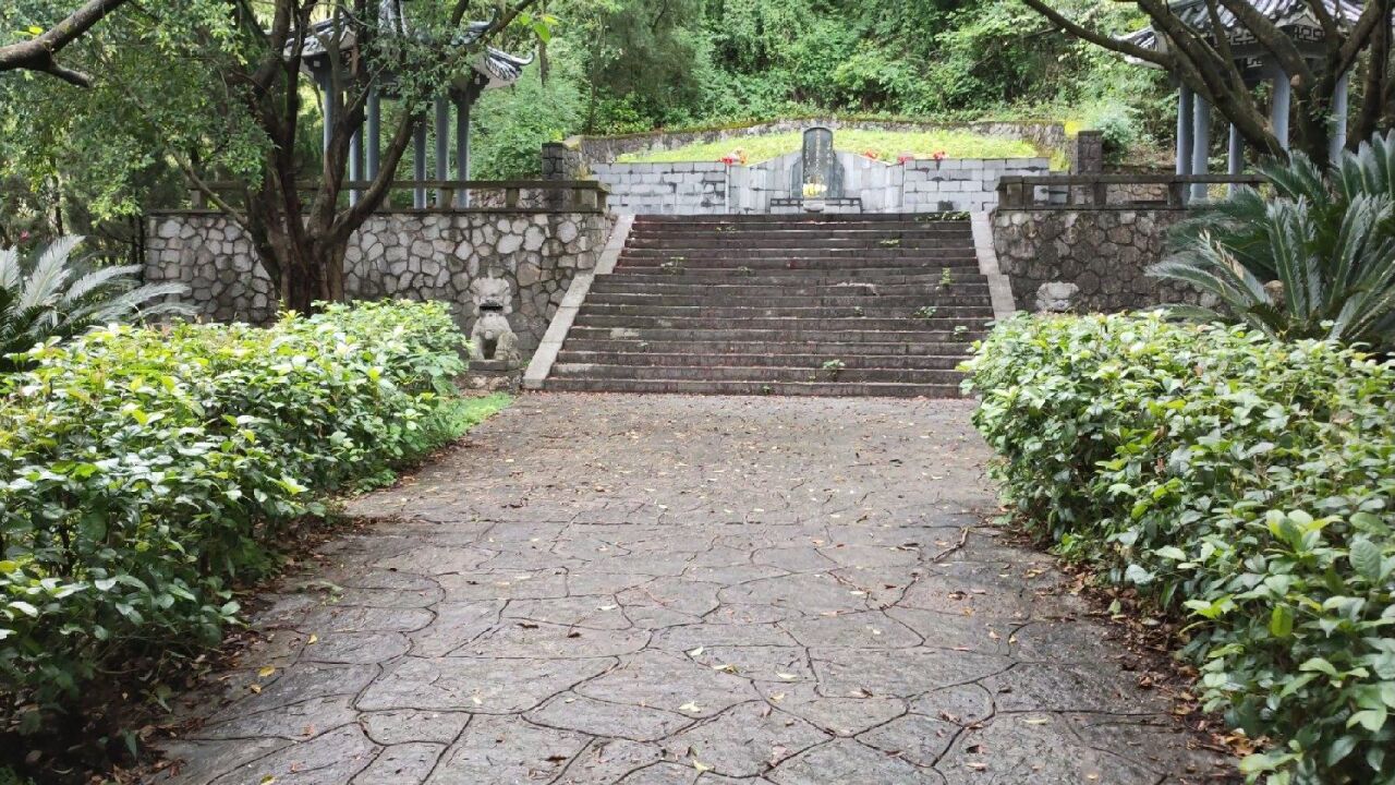 实拍蒋经国情妇章亚若之墓,29岁医院离奇死亡,死因至今还是个迷