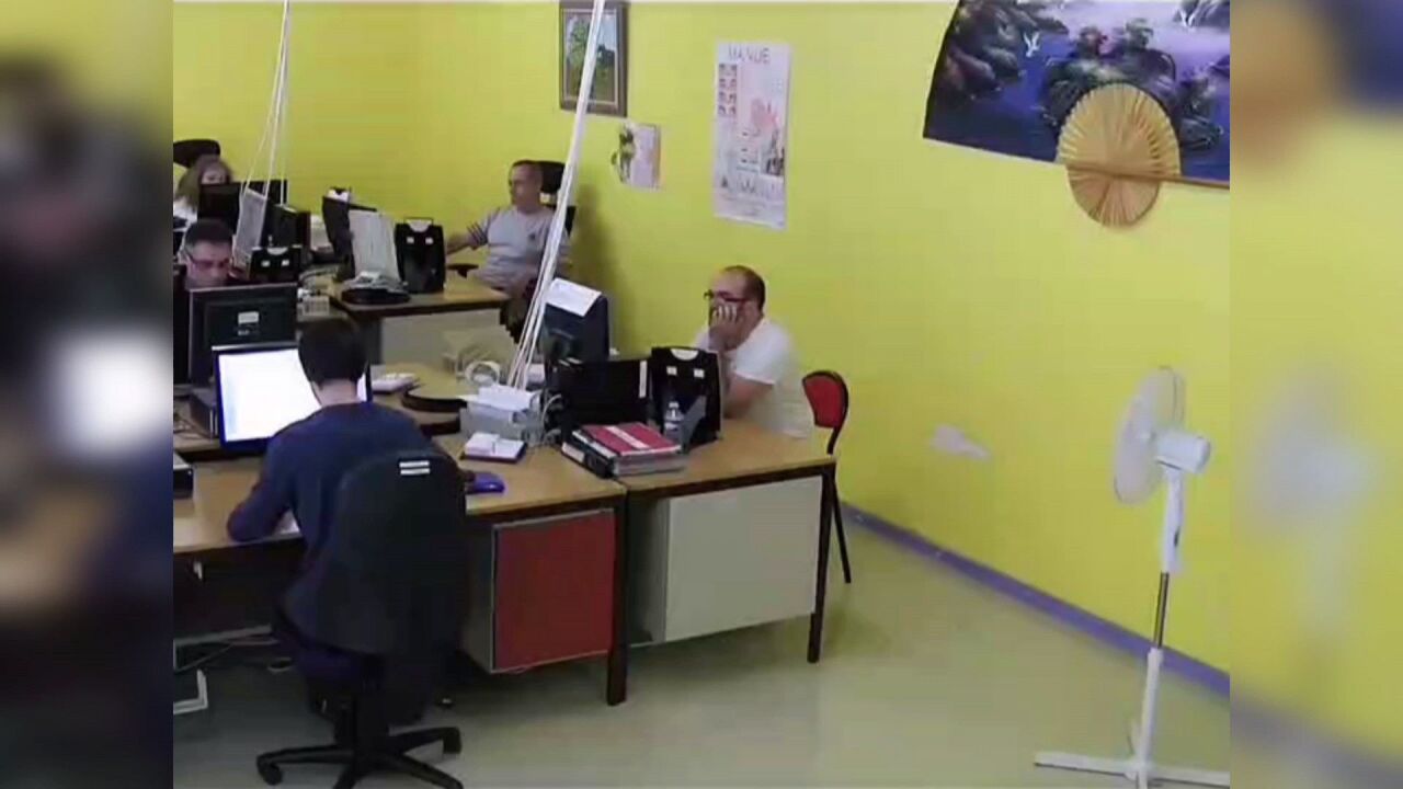 办公室里的一幕,本来可以好好说,却闹成了难以收场的局面