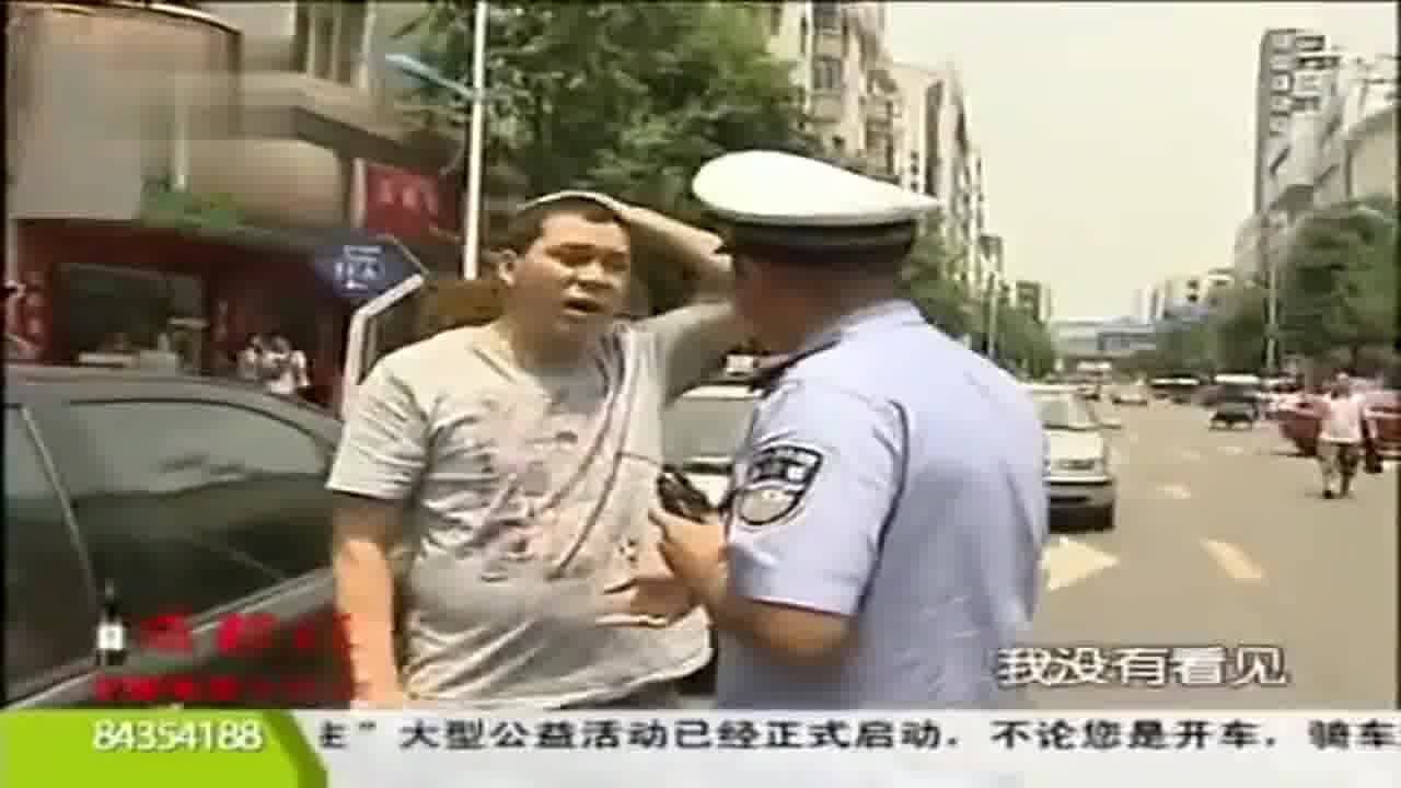 奔驰乱闯红灯,谭警官拦住教育,可车主开干口出狂言!