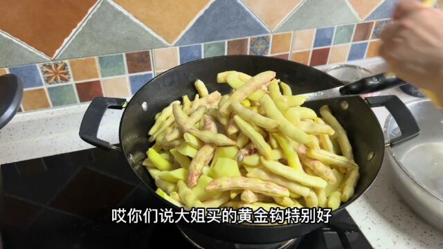 北京大妞做黄金沟豆角,5斤豆角一个土豆一把辣椒,出锅来头蒜!