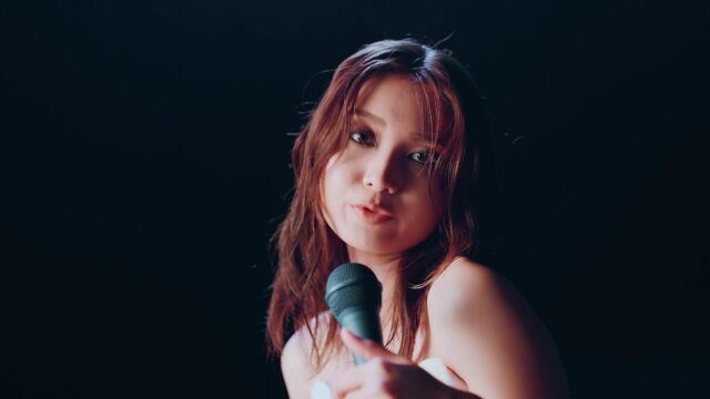 黄妍 Cath Wong  世界以痛吻我而我歌唱 (Official MV)