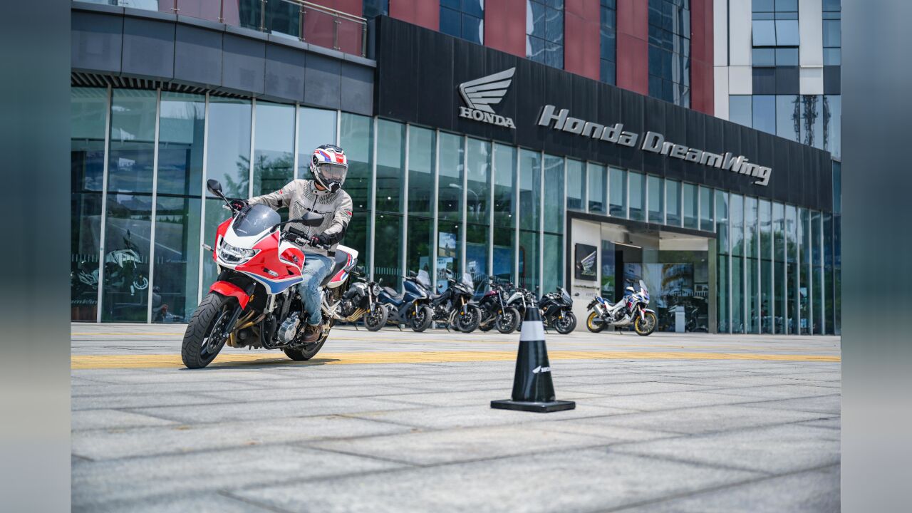 试驾Honda街皇CB1300 SUPER BOL D'OR,逛逛新开的Honda DreamWing西安店!