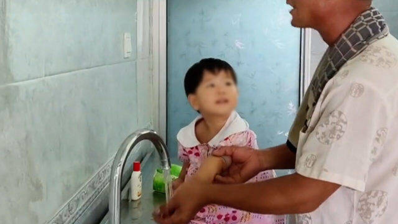 儿媳孙子回家公婆高温下忙碌5小时 儿媳看哭:“感动又心疼”