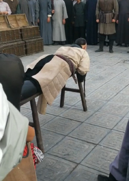 拍被打屁股的戏一天1000元你愿意来吗？