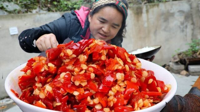 苗大姐四川宝贝带到贵州,做家乡美食,实在是太下饭了