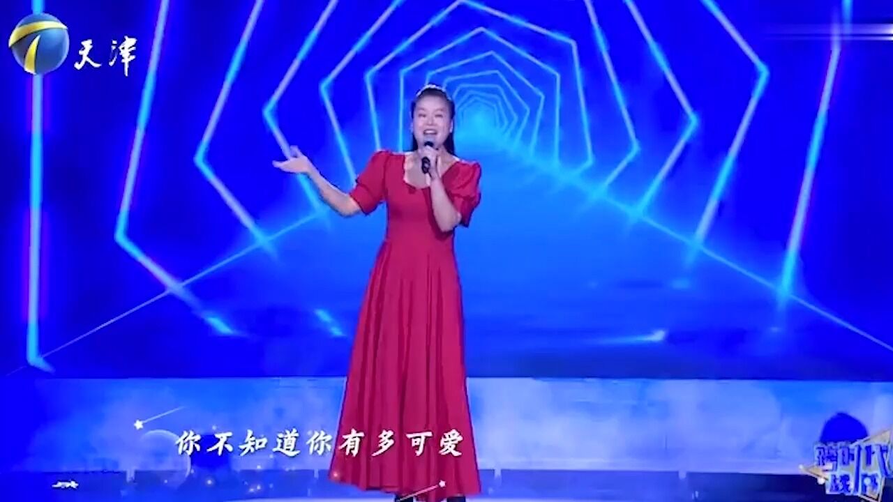 “肉饼妹”带来欢快歌曲,如同她自己一般乐观,感染全场丨跨时代