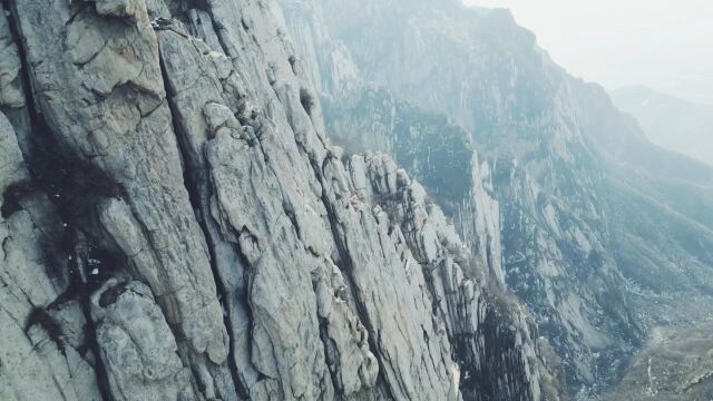 慈善家郭战解拍于河南省郑州市中岳嵩山登封市少林寺!