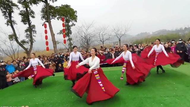 彝族彩山活动,期待新的一年五谷丰登,六畜吉祥如意!#立春元宵喜相连