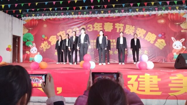 广西天等县仕民村龙念屯2023年春节联欢晚会舞蹈《早安隆回》!