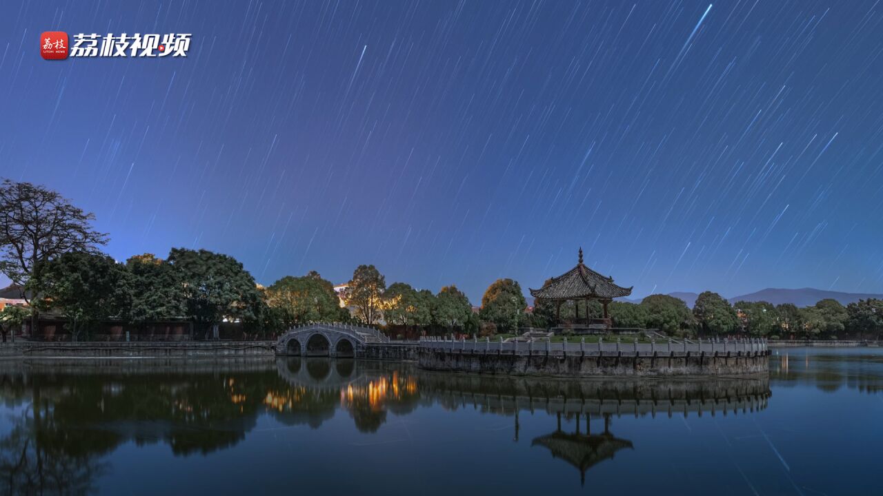 千年古城遇到绚烂星空!延时摄影记录云南建水古城群星璀璨