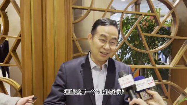 全国政协委员朱同玉建议通过医保支付比例等方式,将病人引流到社区卫生中心