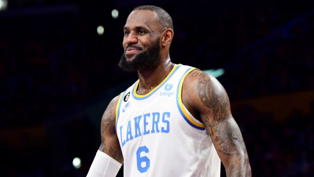 哈姆：预计詹姆斯将在本赛季某个时间点回归