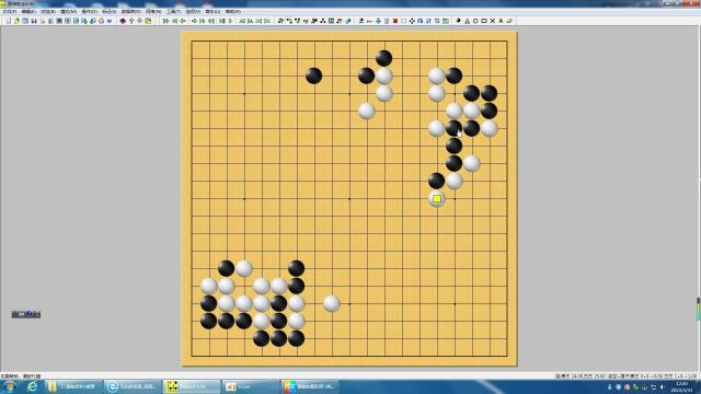 围棋:双单形见,靠单.