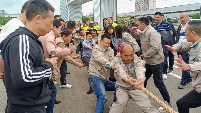 石城县总工会举办“中国梦ⷠ劳动美”职工庆“五一”拔河比赛