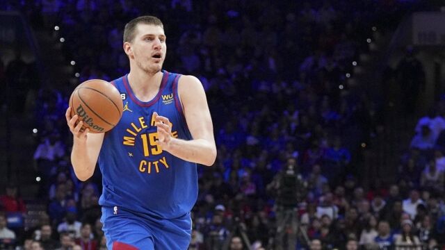 约基奇砍季后赛第7次三双 中锋位置仅次张伯伦9次！爱德华兹单场至少35+5+5 队史加内特后首人