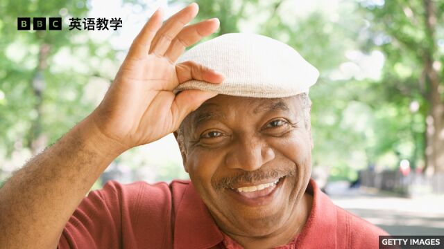 BBC地道英语:用“hats off (脱帽)”向某人“致敬或道贺”