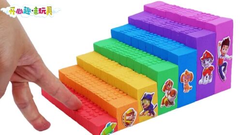 玩具动画：太空泥沙手工制作彩虹楼梯，儿童益智玩具积木梯子！