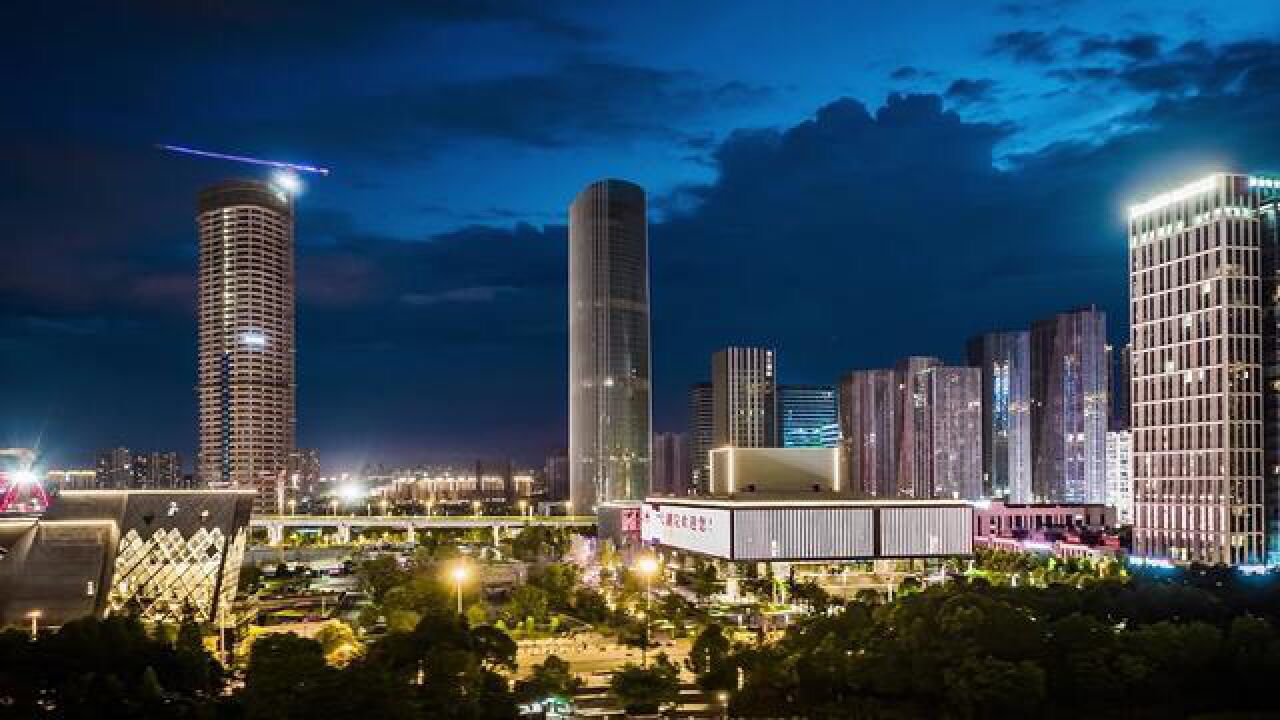 这里是江西第二大城市赣州,航拍虔城新区最强夜景,璀璨灯光,照亮你前方回家的路