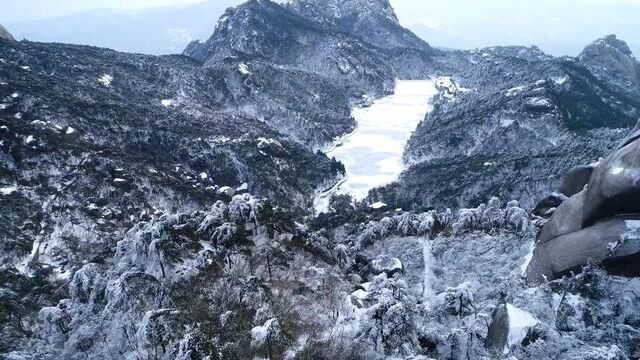 安徽天柱山滑雪场,早鸟票来啦!#冬季旅行超有范 #冬天滑雪去哪里 #这才是冬天滑雪该有的样子 #滑雪的100种玩法