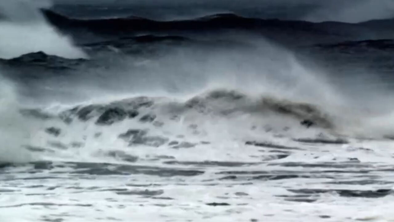 海浪是由风等多种因素形成的,主要包括风浪和涌浪