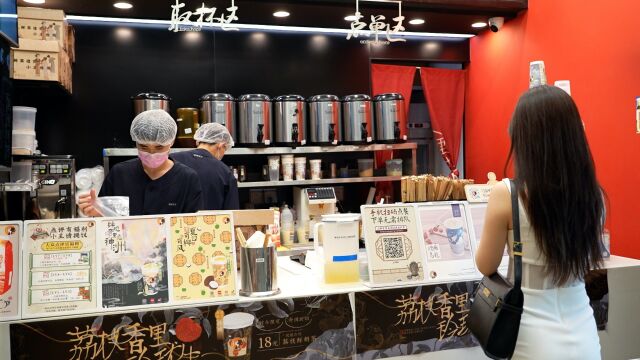 “秋天的第一杯奶茶”热卖,医生提醒这类人群悠着点喝