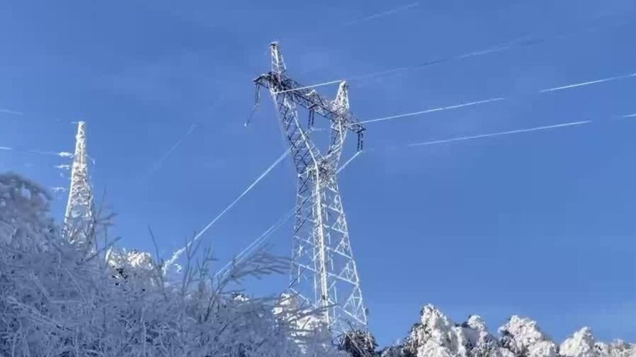 山西运城受损输电线路正在抢修中,断裂子导线挂塔成功