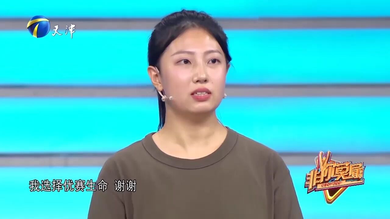 老板不想错过年轻人才,给女孩一个工作机会,每月3500元薪水