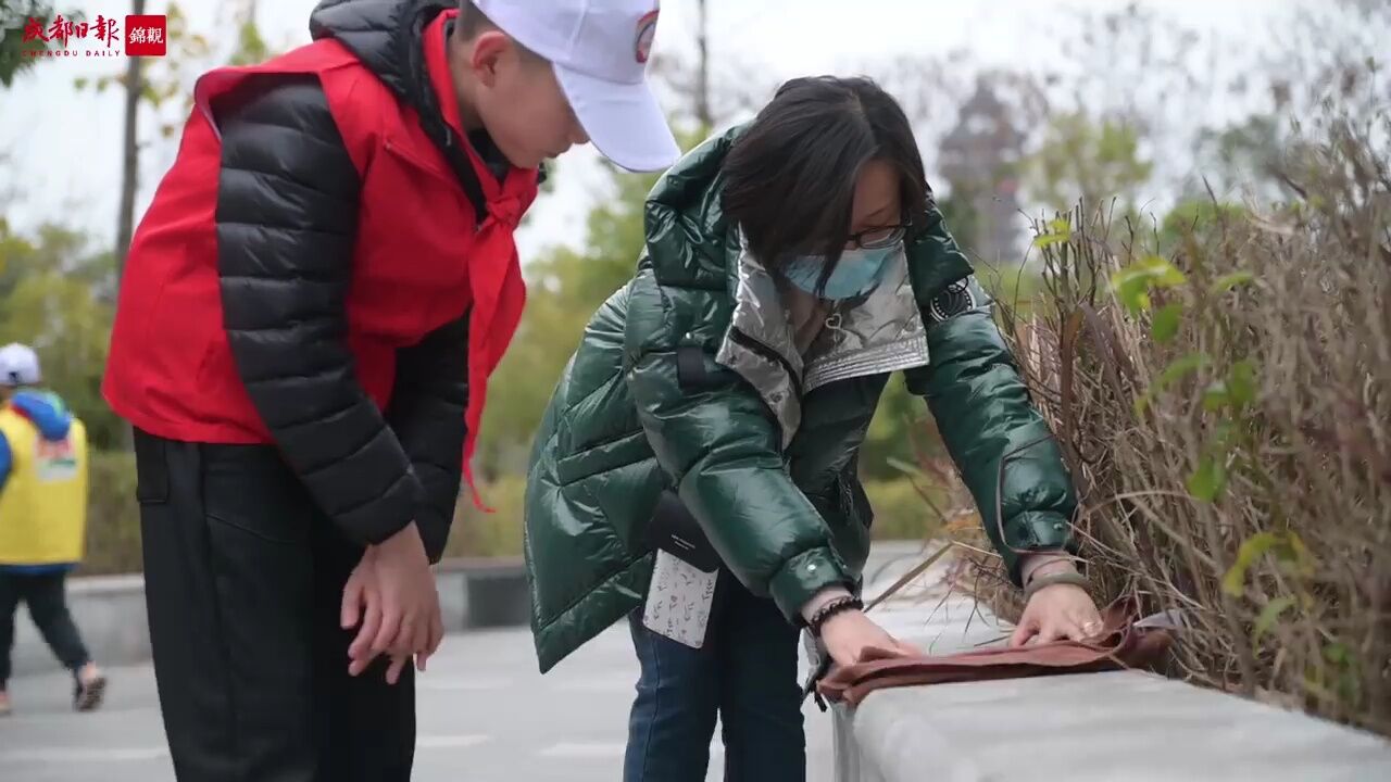 学习雷锋精神 成都中小学校开展志愿服务活动