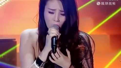 杨子一曲经典歌曲《我是不是你最疼爱的人》听哭了台下评委